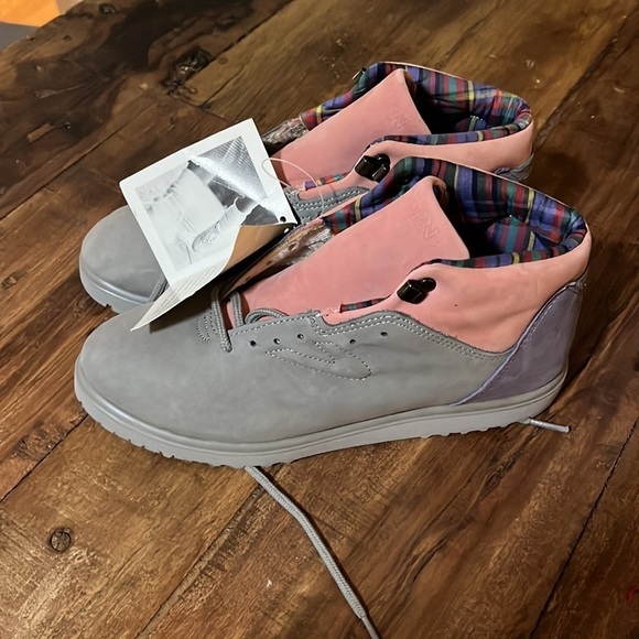 Tretorn Hi top athletic shoe boot women’s size 7 1/2 B pink purple and gray NWT - Picture 5 of 11